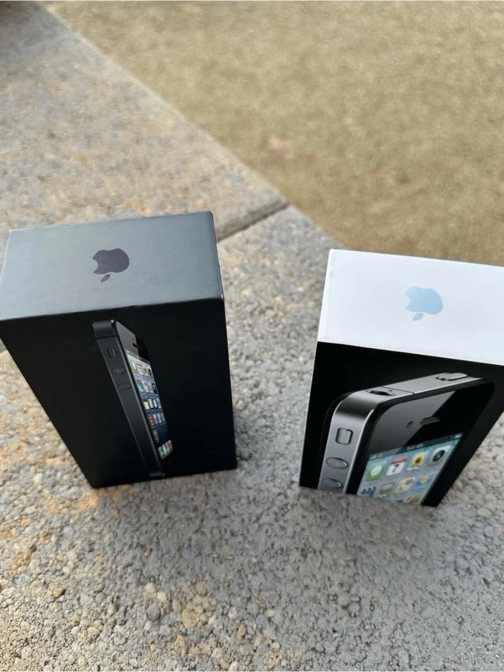 Apple iPhone 5 16GB Black & iPhone 4 8GB White **Empty Retail Boxes Lot**